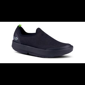 Oofos OOMG EEZEE Low Shoe Black Size 9